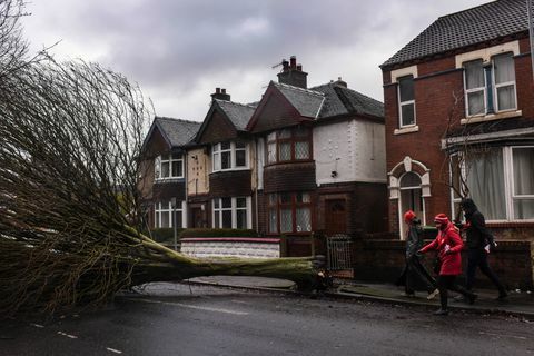 Účast na volbách byla velmi nízká, což bylo důsledkem sníženého nadšení a nepříznivého počasí, které přinesl Storm Doris, který bouchl do oblasti vysokými větry a deštěm.