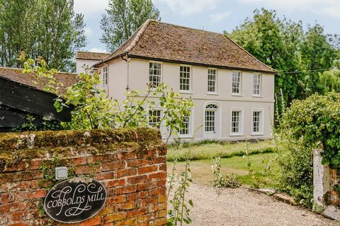 Cobbolds Mill - Suffolk - Carter Jonas - brána