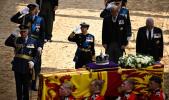 Kate Middleton vzdává hold královně broží s perlou Jejího Veličenstva zřídka viděnou