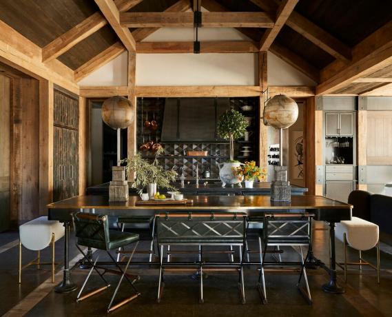 interiér kuchyně, rustikální, dřevěné trámy