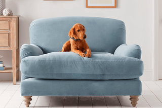 Útulné loveseat