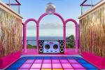 Jak si pronajmout skutečný dům snů Barbie Malibu na Airbnb