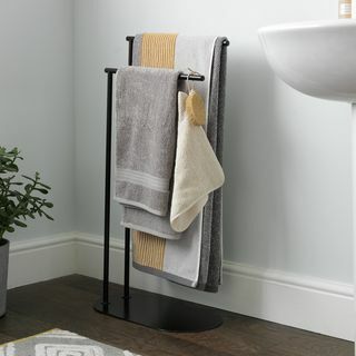 Volně stojící držák na ručníky Argos Home - matná černá