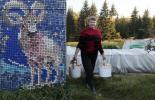 Tato ruská žena vylepšila svůj domov... S 30 000 uzávěry lahví