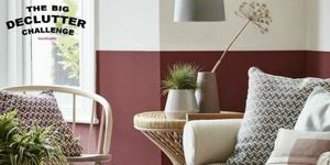 Červený barevný obývací pokoj - Big Declutter Challenge