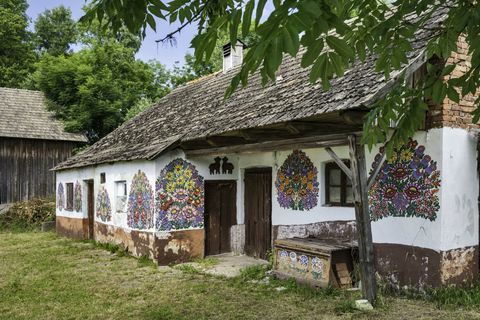 Malovaný dům v obci Zalipie, Malopolska aka Malopolsko, Polsko.