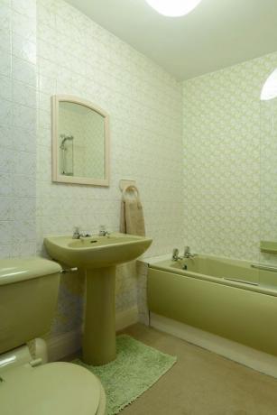 d8nd54 zelená třídílná koupelna